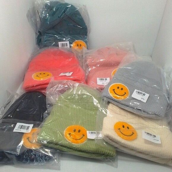 Happy Face Women's WHITE { Ivory} Beanie NEW - Picture 3 of 7